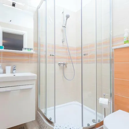 Blue House アパート