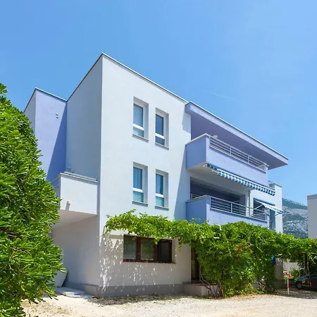 Blue House Apartment *